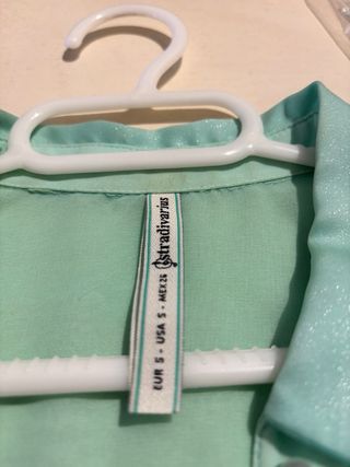 Camisa Stradivarius verde transparente Talla S