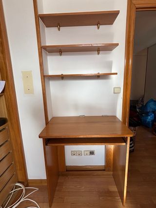Conjunto mesa ordenador y estanterías madera