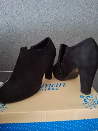Botines tacón negros ante