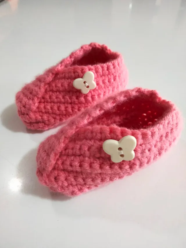 Scarpine neonata uncinetto rosa