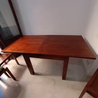 Mesa de comedor de madera con 4 sillas-marca Banak