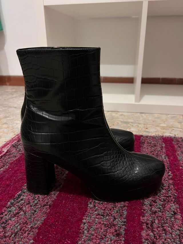 Botas de tacón negras efecto piel