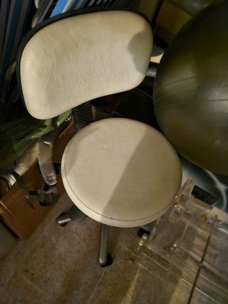 Silla para cabina estetica, fisio.Ruedas ajustable