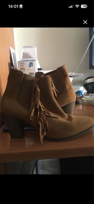 Botines de piel con flecos