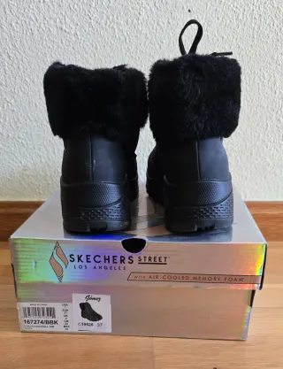 Zapatillas tipo Botas Skechers Talla 37 Negras