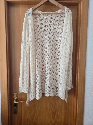 Chaqueta de punto beige calada