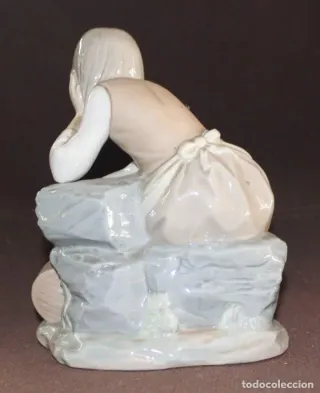 Figura porcelana Nao Lladro niña pozo