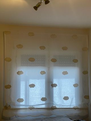Estor infantil beige con nubes