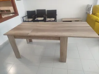 Mesa de salón de madera extensible