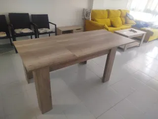 Mesa de salón de madera extensible