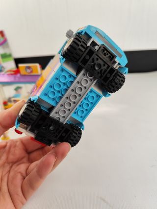 LEGO Friends 41310: Heartlake gift delivery