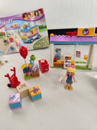 LEGO Friends 41310: Heartlake gift delivery