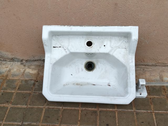 Lavabi antico con portasalviette