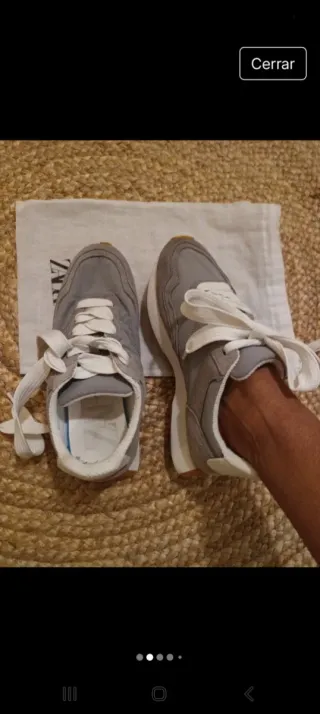 Deportivos Zara grises y blancos