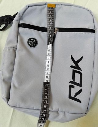 Bolso bandolera Reebok gris y negro