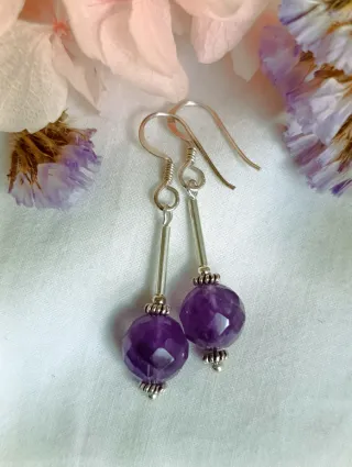 Pendientes de plata con bolas moradas