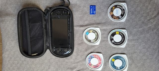 PSP con juegos y estuche - Sin Batería