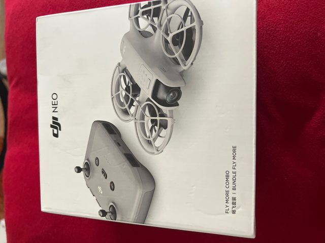 DJI NEO Drone y Control Remoto