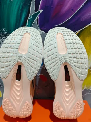 Nike Zoom Fly 6 Mujer beige Rosa