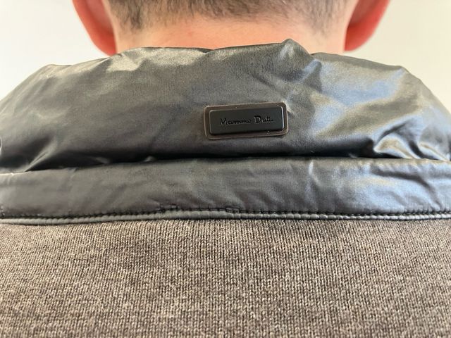 Chaqueta acolchada gris con cremallera