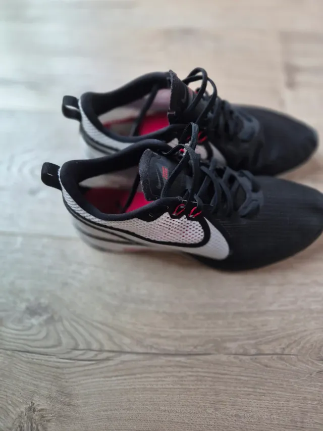 Zapatillas Nike Negras y Blancas