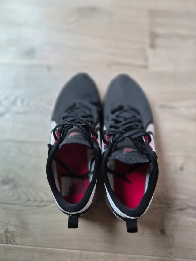 Zapatillas Nike Negras y Blancas