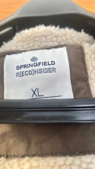 Abrigo marrón invierno con capucha