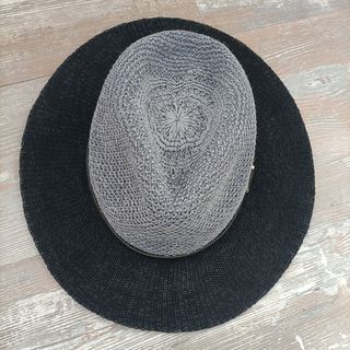 Sombrero de mujer tejido gris y negro