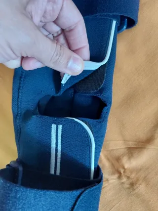 Ginocchiera con barre laterali