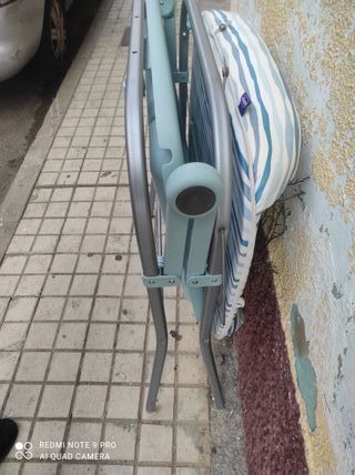 Cambiador de bebé con bandeja