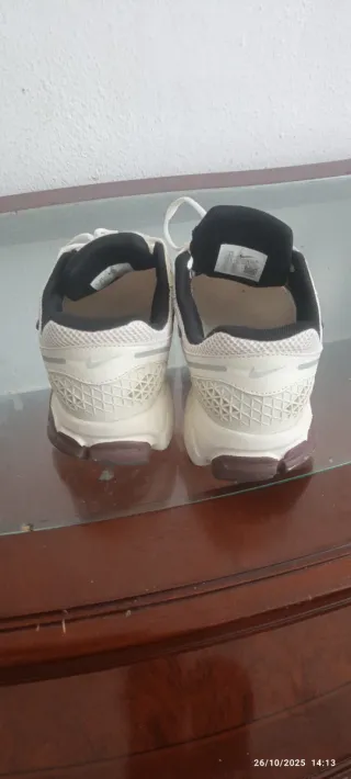 Zapatillas Nike Vomero 5 Gris/Blanco