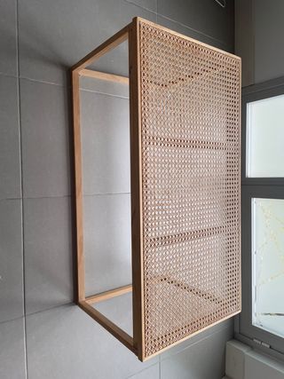 Mesa de centro de madera y ratán