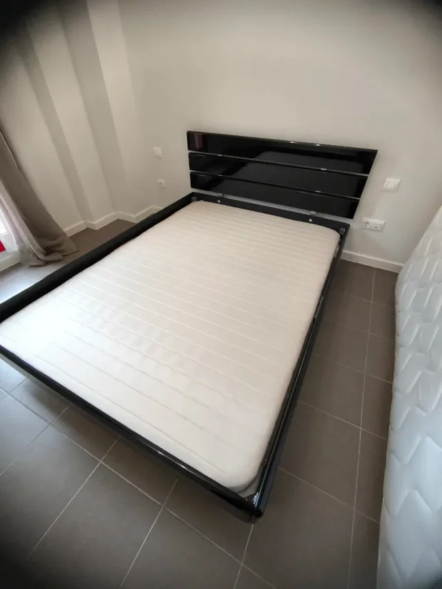 Cama Matrimonio, cabecero, base tapizada y colchón