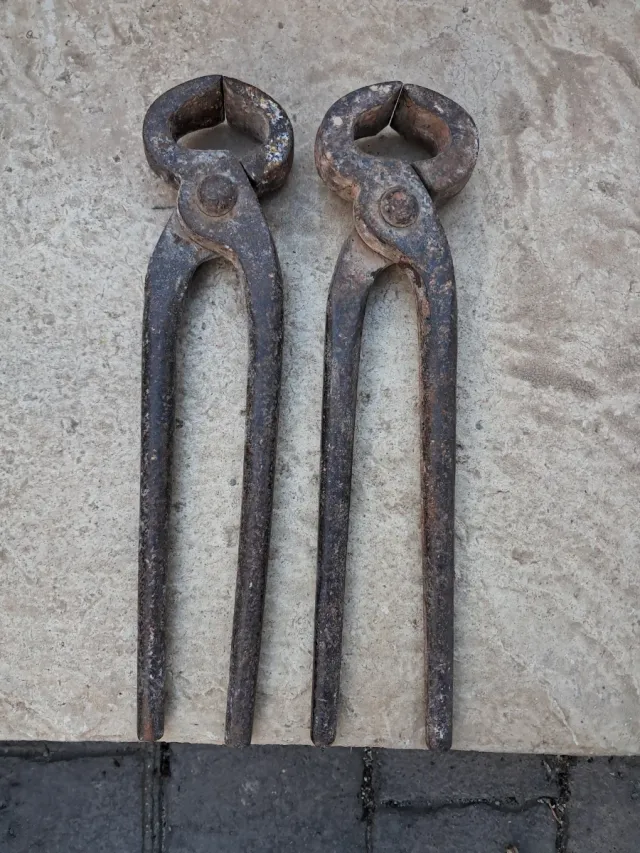 Juego de dos  Tenazas Vintage