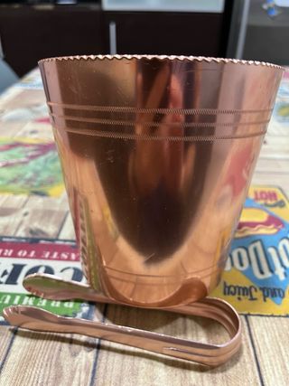 Cubitera aluminio  anodizado color cobre y pinzas.