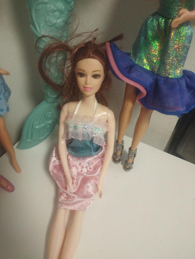 Lote de 5 muñecas y 1 sirena