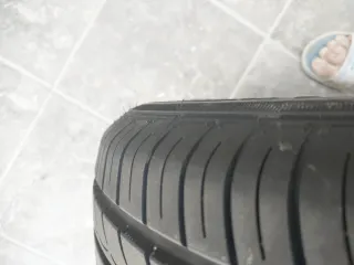 Neumáticos de coche 
215/55 R16