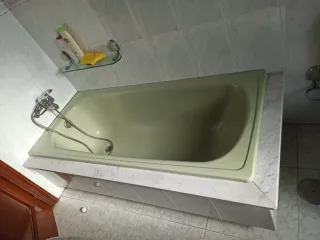 Baño completo verde y blanco