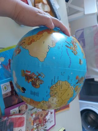 Lote cuentos, juegos y globo terraqueo