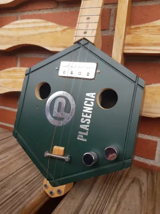 Cigar Box Guitar