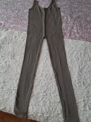 Mono deportivo verde oliva