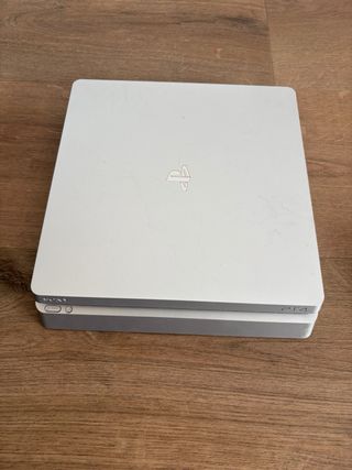 PS4 Slim 1TB Blanca + 5 Juegos