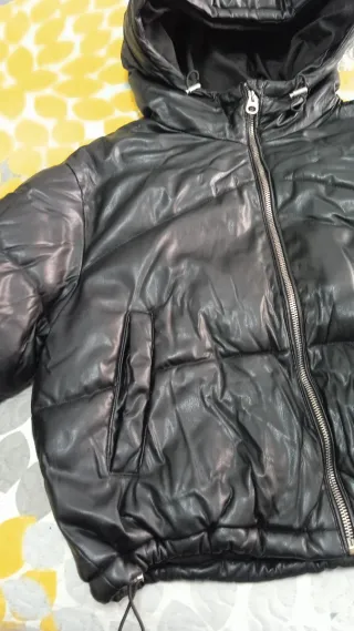 Plumas efecto piel Bershka negra S