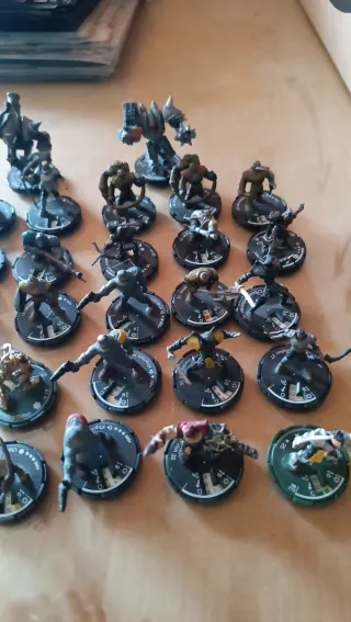 Lote 32 Figuras Mage Knight