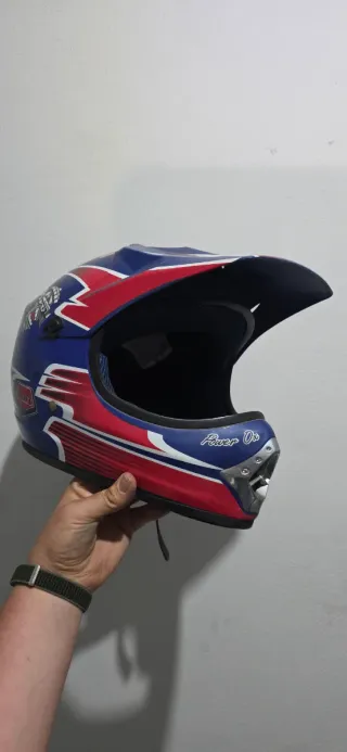 Casco Motocross Redbull.
