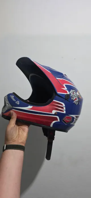Casco Motocross Redbull.