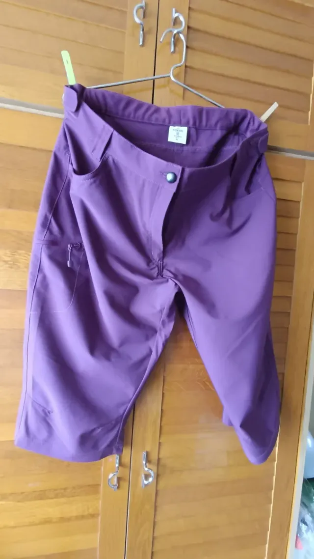 Bermudas moradas