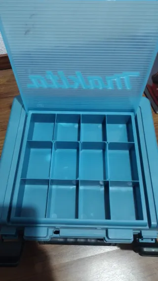 Taladro Makita con maletín y brocas