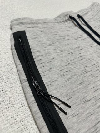 Pantalón corto Nike gris