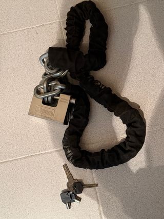 Cadena de seguridad con candado y llaves